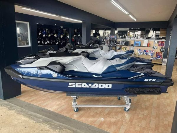 c9050f1e-6aa8-4f2b-8f9d-ce32c43b4068